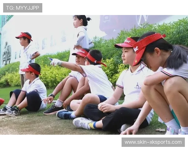 高尔夫球协会推进青少年公益课程，高尔夫青少年培训课程